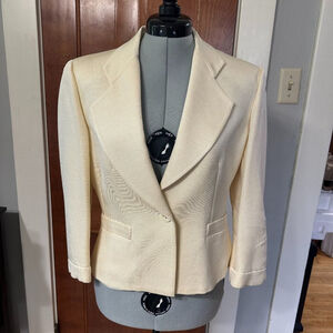Armani Collezioni Cream Blazer Italy Sz 6 | Cropped Structured Fit | Designer Po